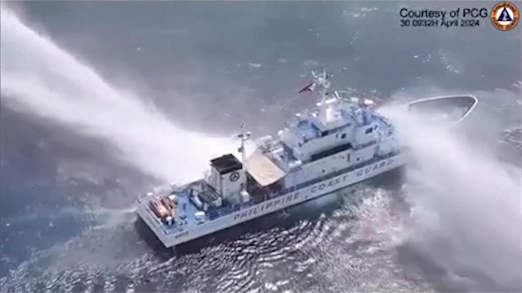 中菲南海再過招！　中海警船射水泡毀損菲國船