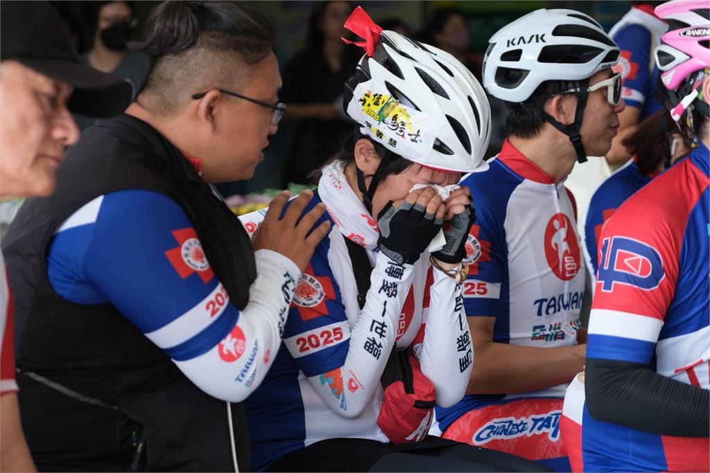 不懼病魔！癌友組成「不倒騎士團」　成功完成單車環島