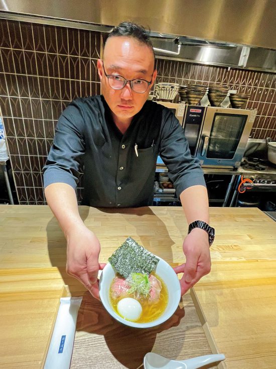日本東京「高檔拉麵店」鮑魚湯頭1碗近千台幣！老闆坦言：幾乎沒賺