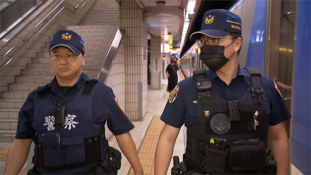 扯!男子北車搭台鐵竟在「月台如廁」 民眾批太誇張