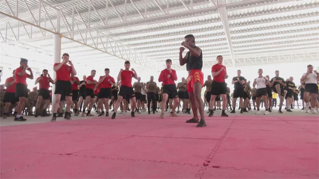 美泰「金色眼鏡蛇」軍演　美官兵向泰拳王學習「打泰拳」！