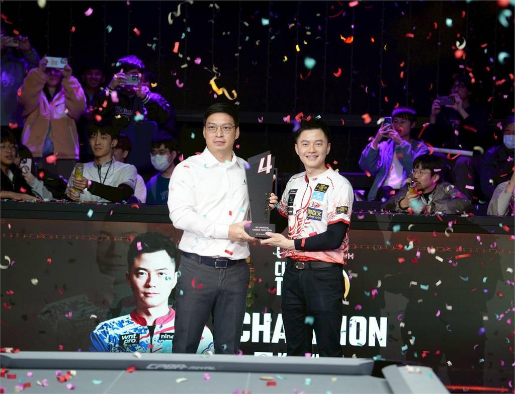 綜合(影)／「撞球王子」一週連奪兩冠真的超狂！柯秉逸賽後跳上球檯興奮慶祝封王