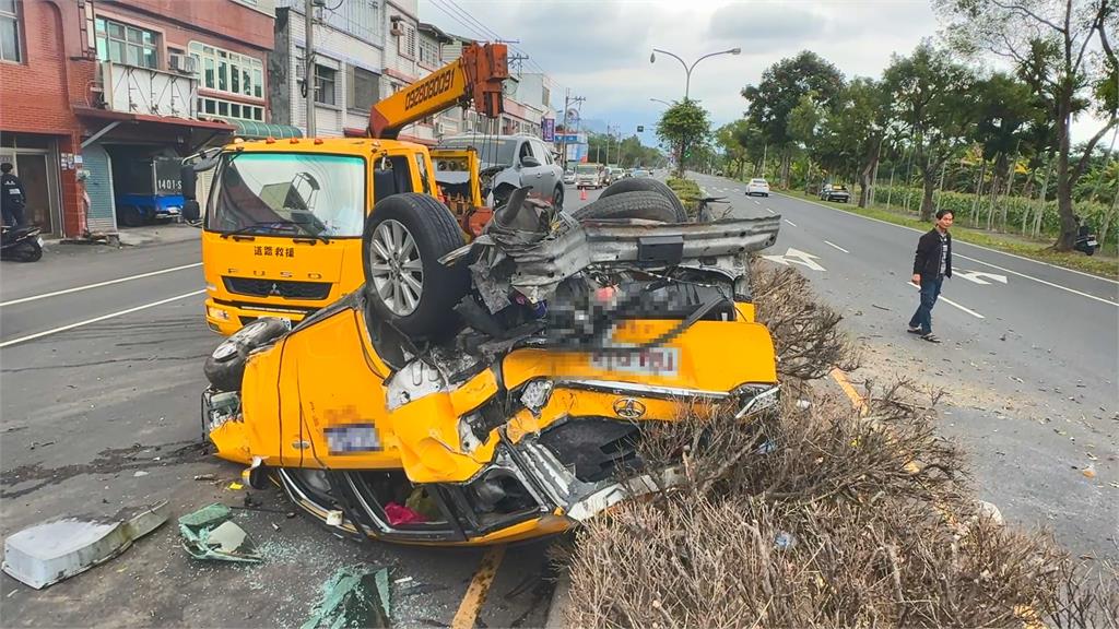 快新聞／開到睡著？花蓮台9線「保時捷凱燕」撞翻計程車　釀3傷
