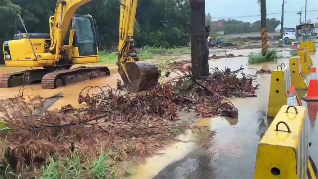 大水來襲! 桃園6區發布"淹水警戒" 舊南崁溪一度溢堤