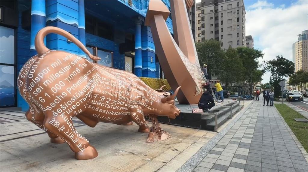 成群帝王蟹趴趴走! 民眾巧遇PO網問:剛有海嘯嗎?