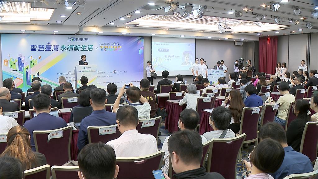 蕭美琴受邀出席「數位應用週」 頒發「女力科技獎」鼓勵女性科技人