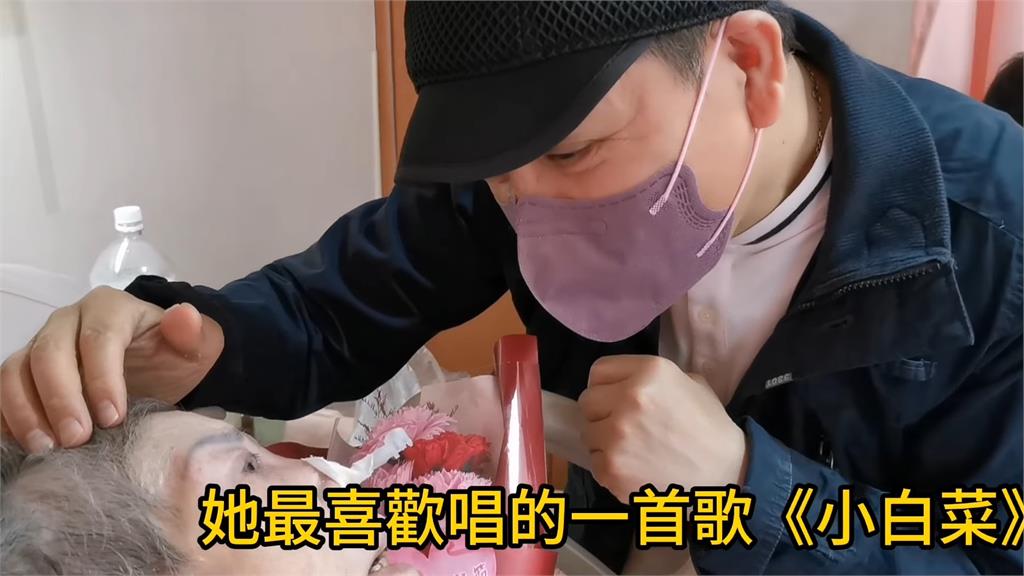 陳凱倫約定「每逢春節、母親節」跪拜磕頭失智媽媽 感嘆:不想有遺憾