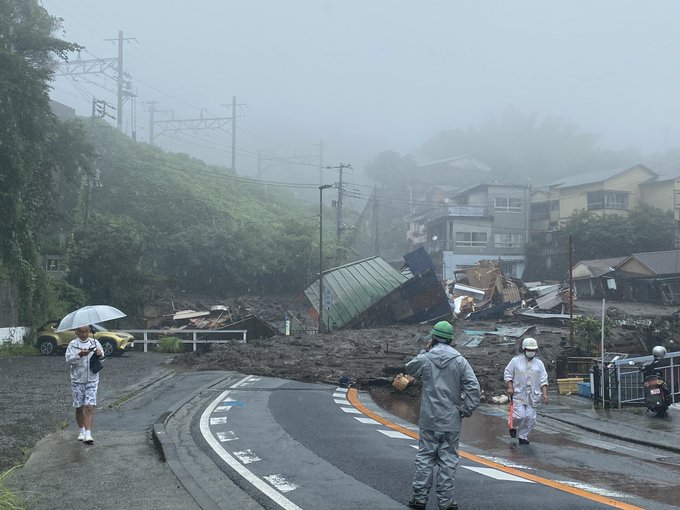 土石流畫面曝光！日本靜岡整片民宅被沖走「至少20人遭淹沒」