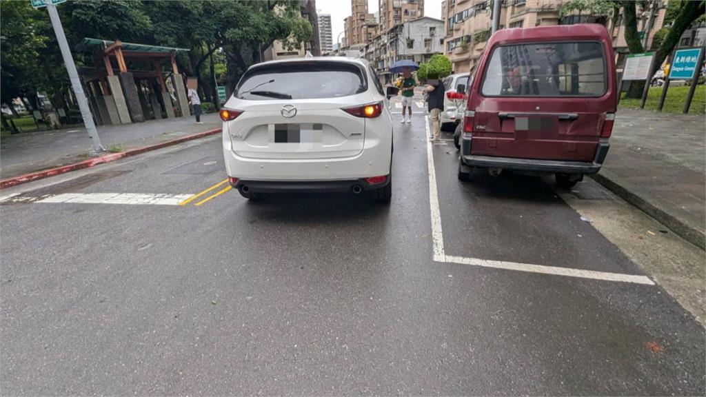 高山峰車禍！錄影前遭追撞　頸椎不適掛急診照X光