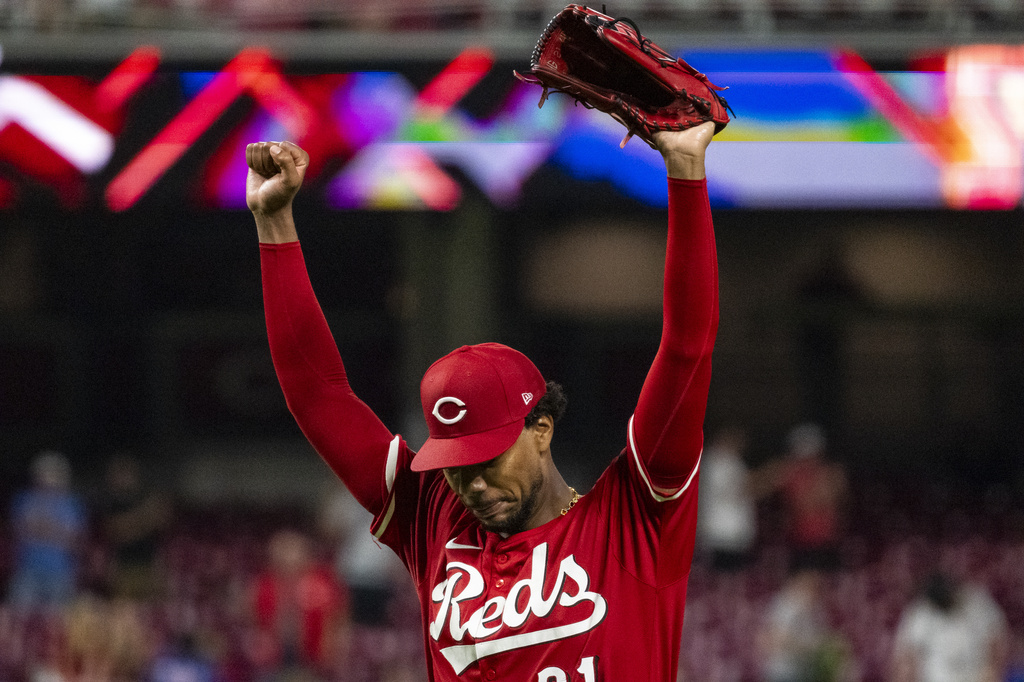 MLB(影)／僅被鈴木誠也敲出安打！紅人王牌超狂火球連發生涯首度完投完封