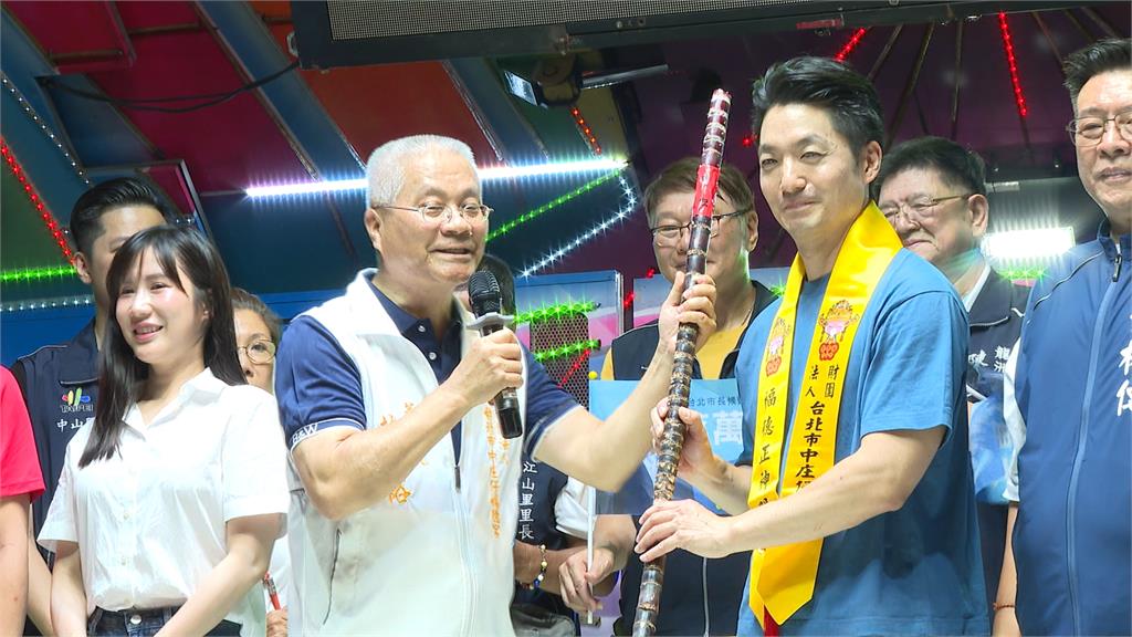 「蔗」下「甘」尬！蔣萬安收多節甘蔗遺忘好意　沈伯洋當寶刀珍藏