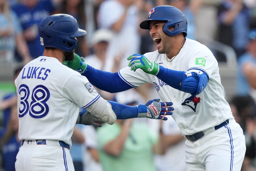 MLB(影)／最貴球星外野防守犯低級錯誤！讓藍鳥「春天哥」一口氣衝回本壘破蛋