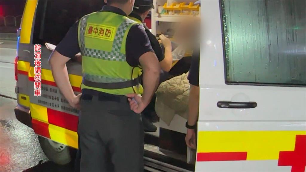 男酒駕撞護欄險墜橋！　車輛懸空10米驚險畫面曝光