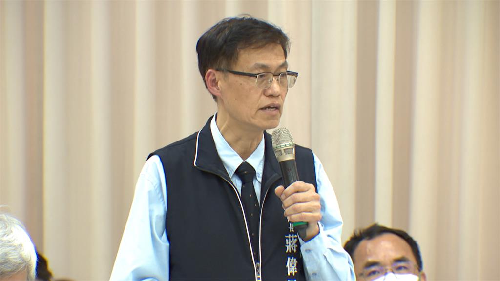 實驗機構評鑑未過停招 家長批草率場面火爆