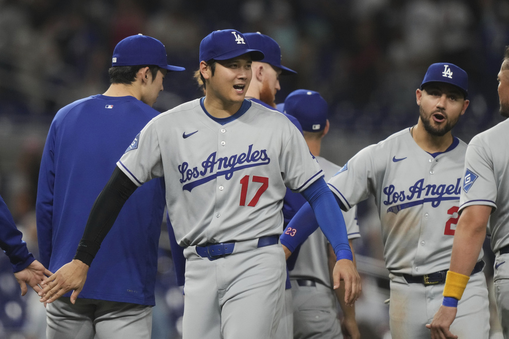 MLB(影)/道奇韓籍工具人金慧成首安首打點出爐 休息室的大谷居然是「這反應」