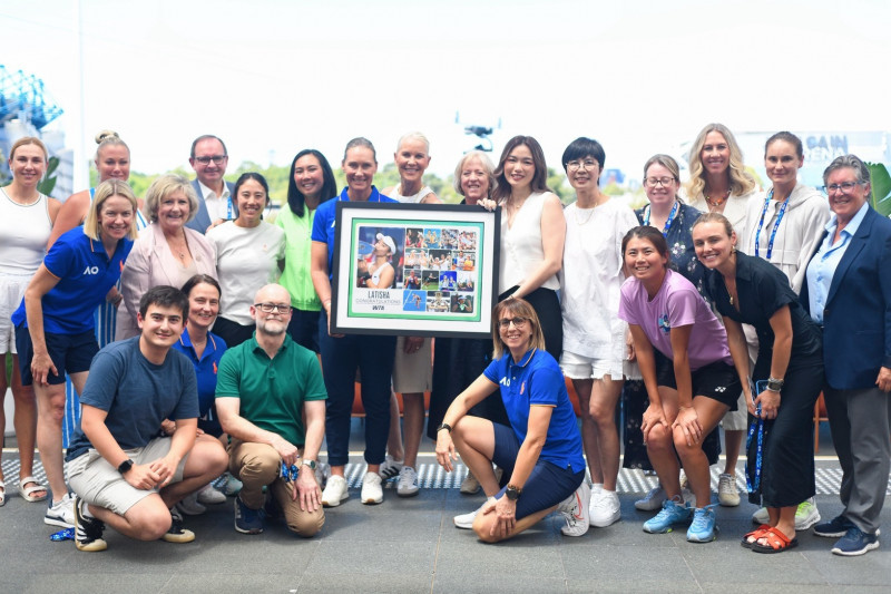 澳網(影)／詹詠然在澳網舉行歷史性引退儀式！傳奇球星張德培親自獻上祝福