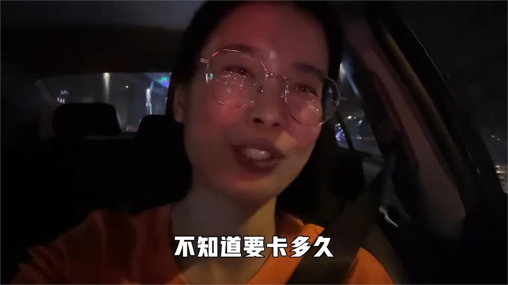 空間太小開不出去!中配受困停車場 路人1舉動她嘆:無限感恩