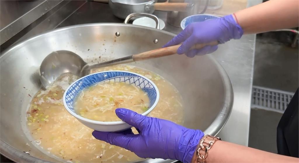 傳統台灣味!越吃越順嘴 肉粥搭燒肉加香腸