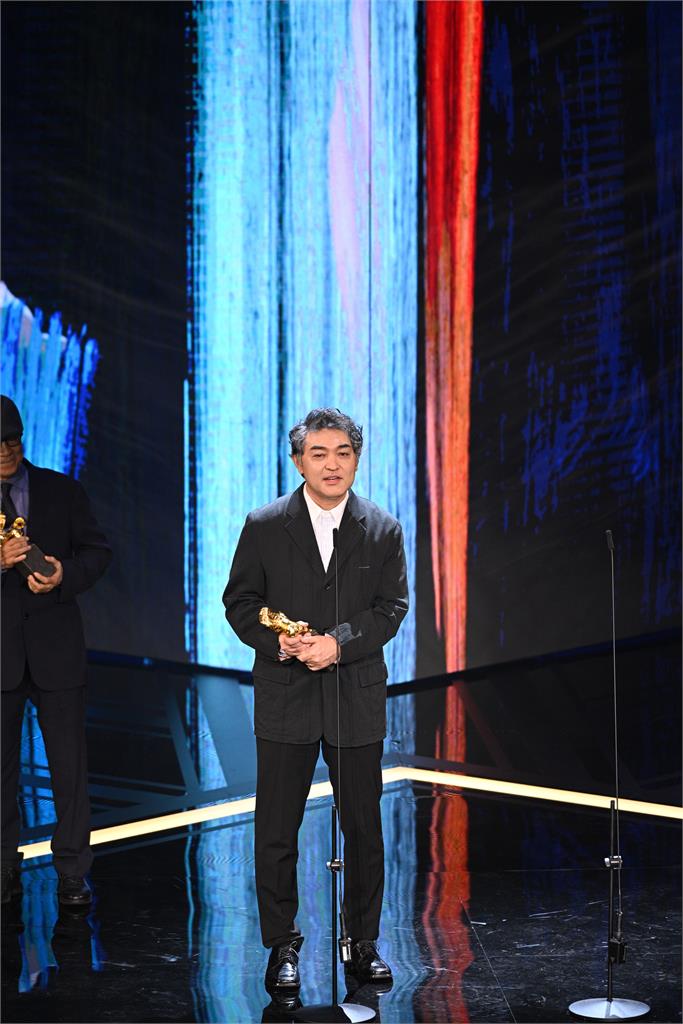 金馬60/壓軸大獎出爐!《石門》勇奪「最佳劇情片」導演夫妻喜領獎