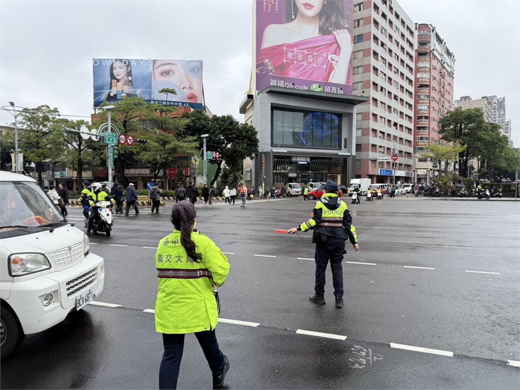 台中新光三越氣爆!盧秀燕、韓國瑜取消賞燈 國民黨替傷者集氣