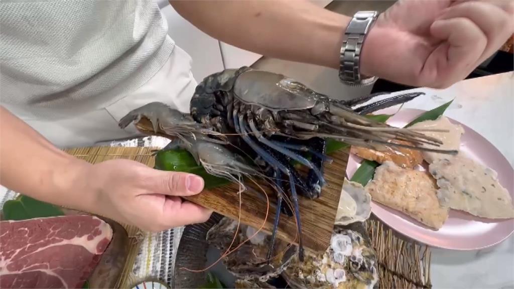 烤肉還在吃肉片？　業者推1斤「巨無霸泰國蝦」比手掌大