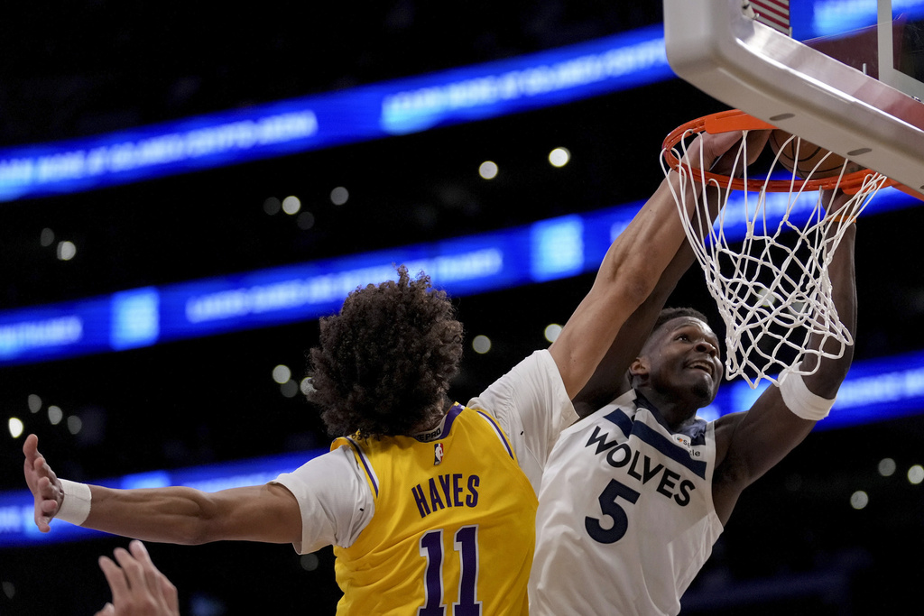 NBA/湖人沒人抓籃板!全隊籃板數差灰狼17個 213公分中鋒全場坐板凳