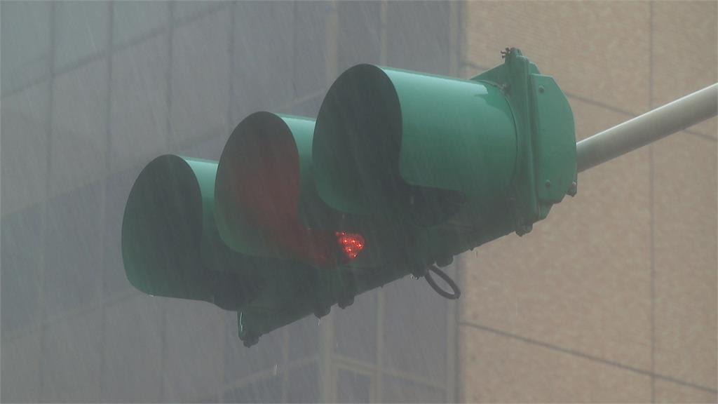 熱對流發威雷雨狂炸雙北 中永和一度積水深度達30公分