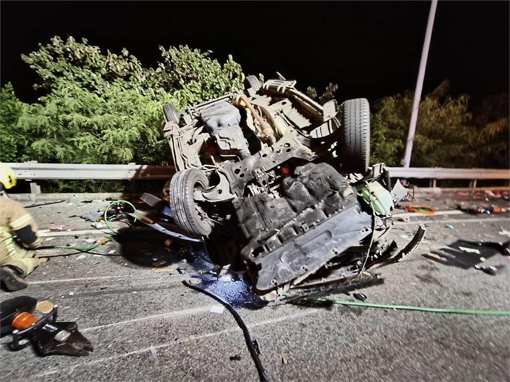 快新聞/國1北上新營路段「7車連環撞」! 8人輕重傷送醫