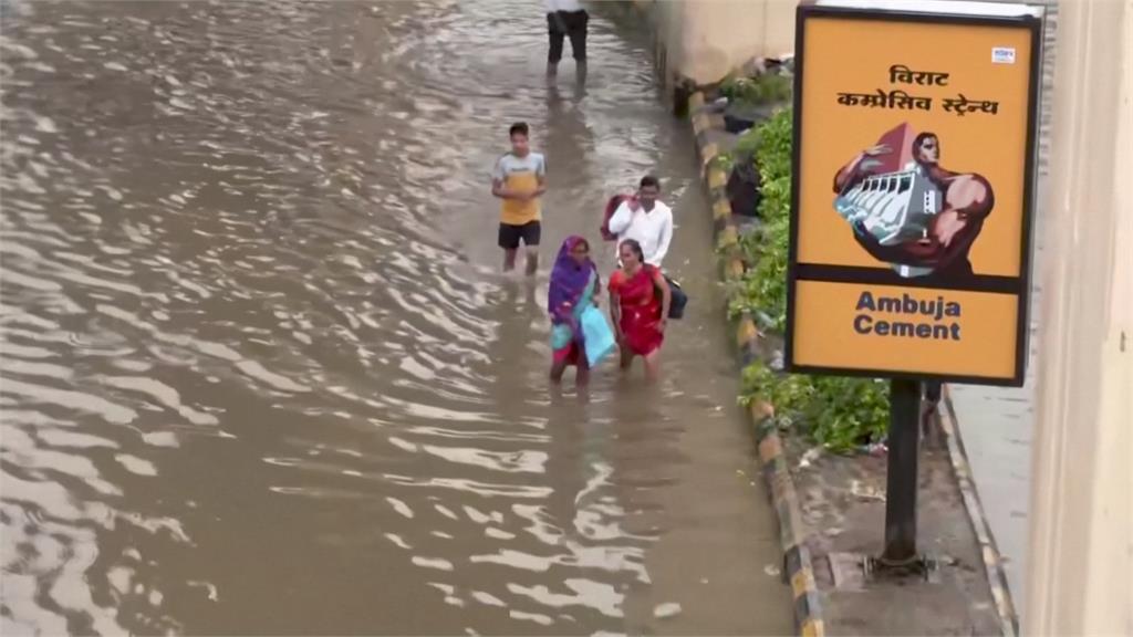 印度中部降暴雨！每小時破百毫米雨量　湖水暴漲！　積水一度達近1層樓高