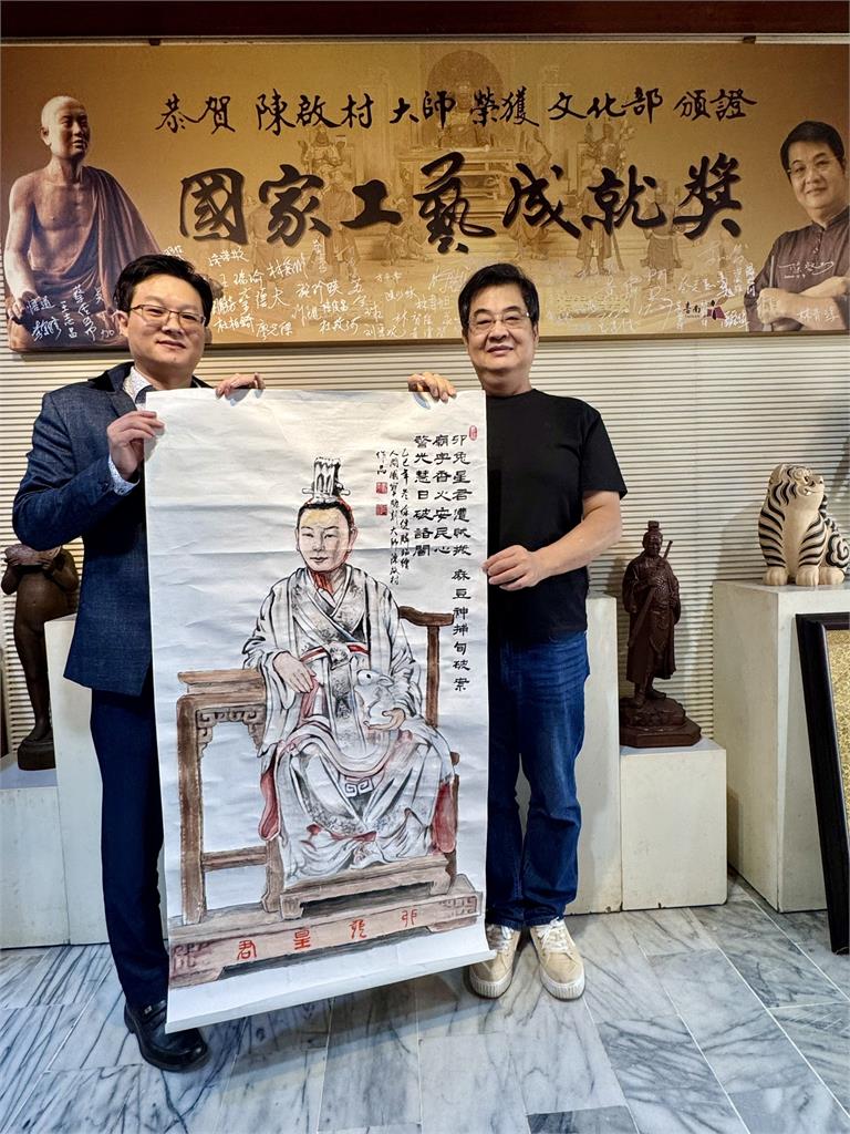 卯兔星君神像竊案偵破！台南市表揚警方贈畫「神還原」