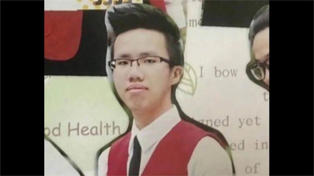 張文國小畢業照曝光！　同學憶：沒看過他發脾氣.成績還不錯