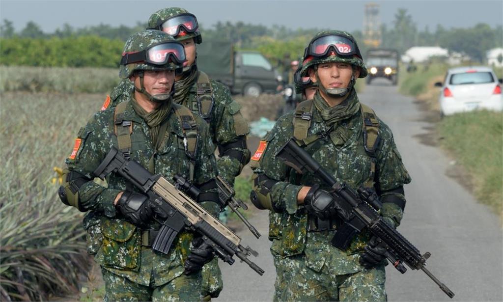 快新聞/秀帥照挺兵役延長被王鴻薇酸秀過頭 吳怡農盼先查證:槍不是我的