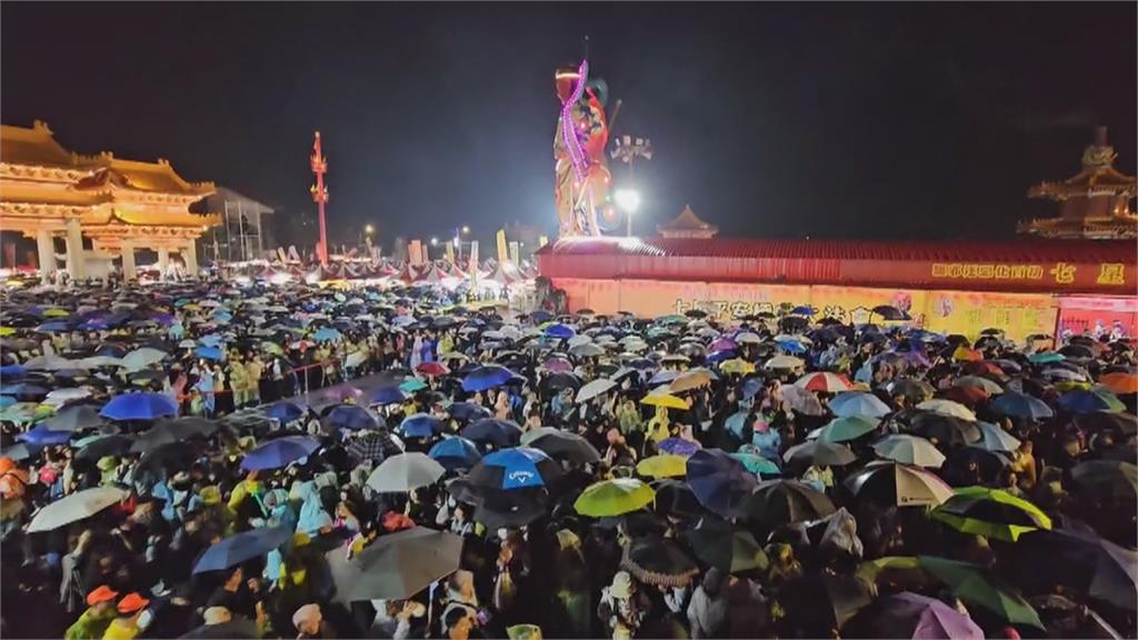 台南正統鹿耳門聖母廟"迓春牛"熱鬧登場 湧80萬人共襄盛舉