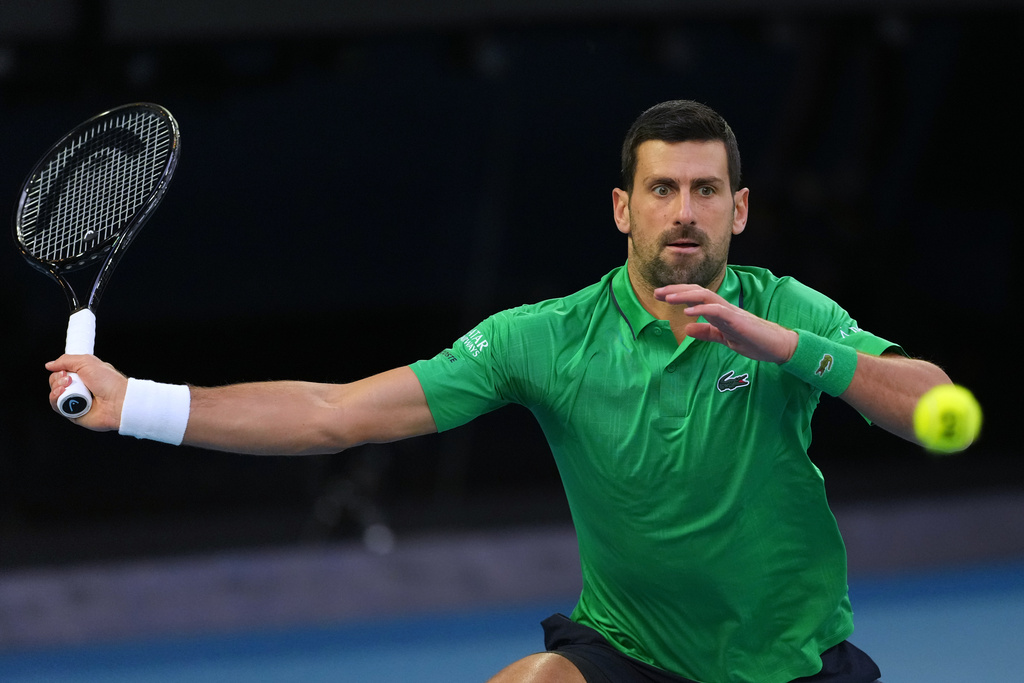 澳網(影)/冠軍決賽相差16歲的對戰!艾卡拉茲前三盤打完2比1領先喬科維奇