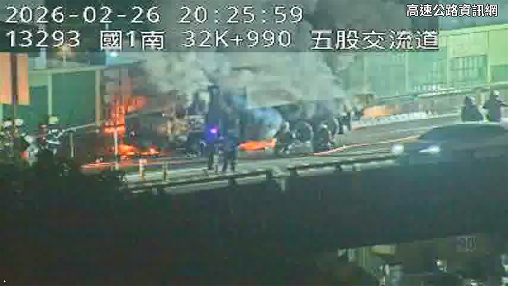 最新／全面燃燒！台64大貨車起火　60駕駛手部受傷送醫