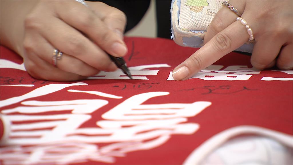 港湖區注意!罷秀罷團車掃謝票 高嘉瑜現身力挺熱唱「感恩的心」