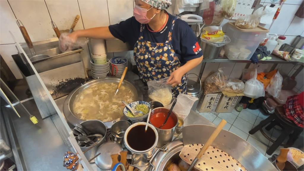 肉圓店老闆娘當救護志工20多年　助街友完成遺願捐水箱車