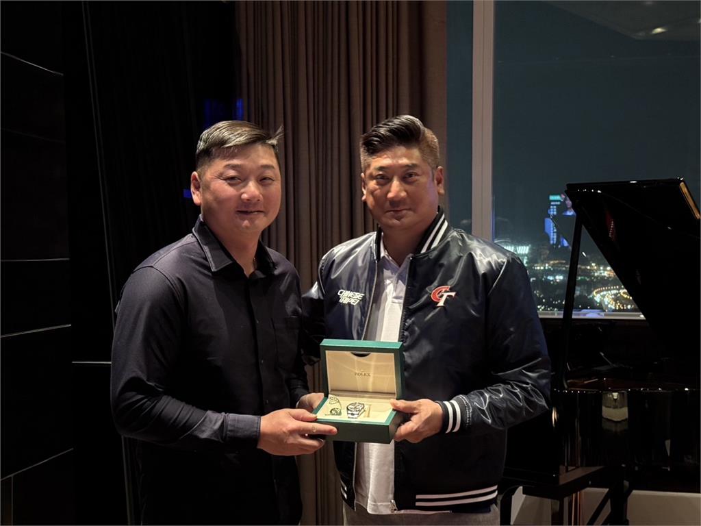 12強/贈勞力士手錶!辜仲諒宴請金牌教練團 錶面「還有這個巧思」太有心