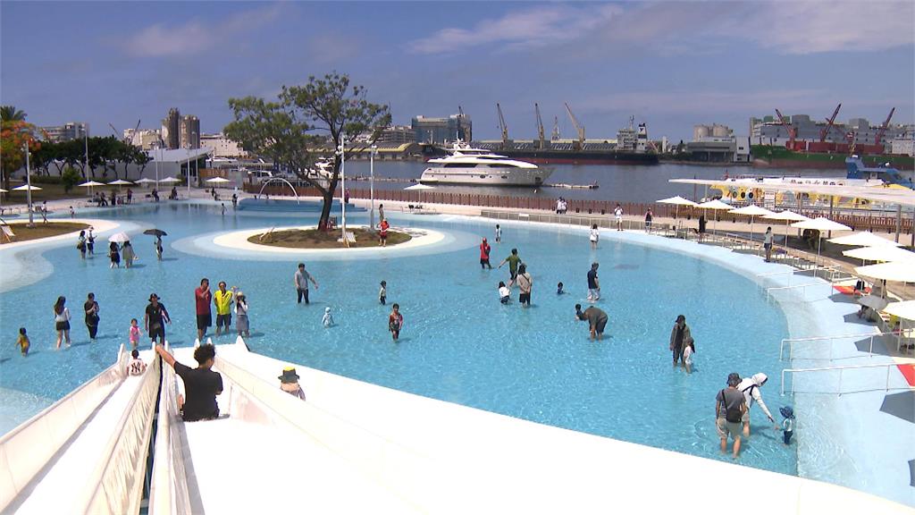 高雄星光水岸公園改造完工 戲水區大升級放電又消暑