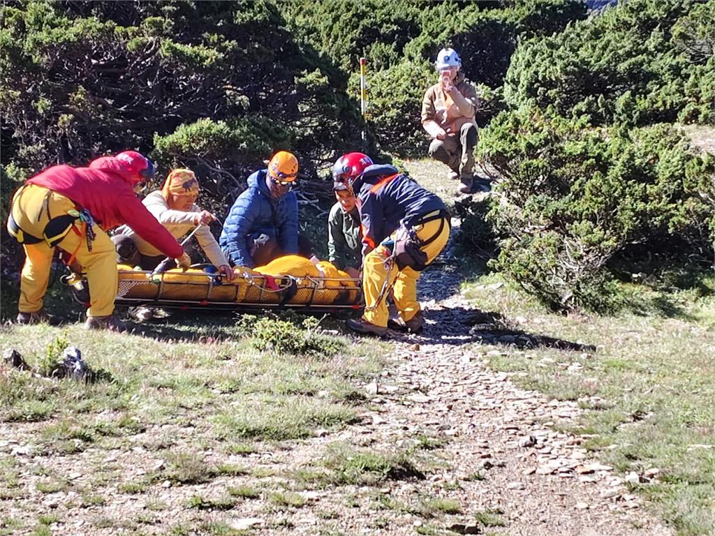 快新聞／玉山驚傳憾事！女登山客不慎墜谷　直升機今順利吊掛遺體下山
