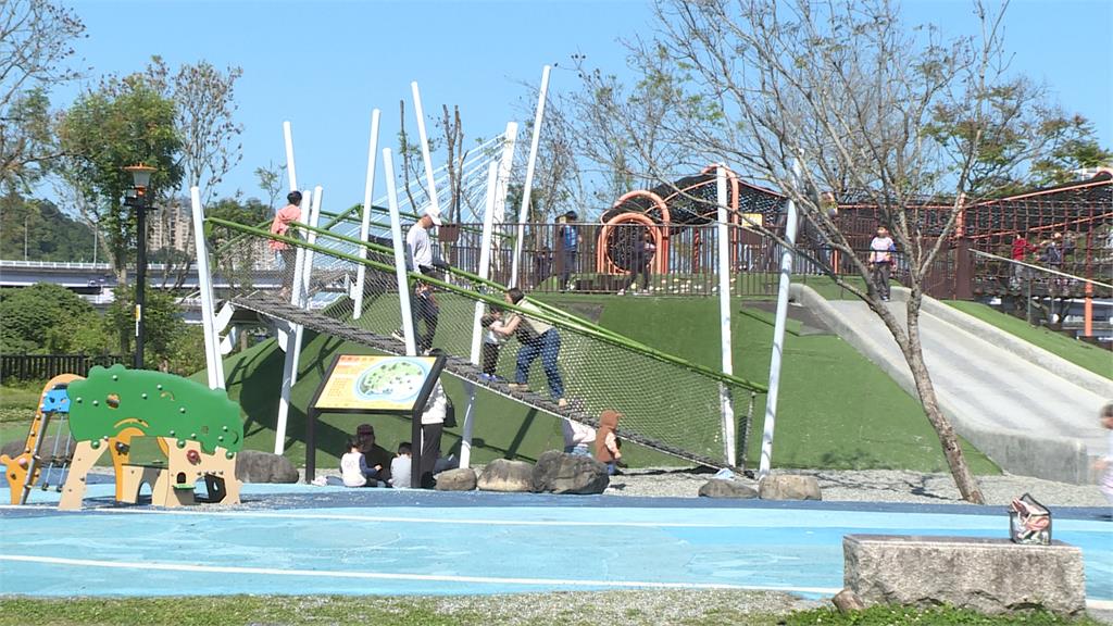 「公園孩子王」遭家長指控騷擾孩童 緊抱女童玩耍 強調:無歹念