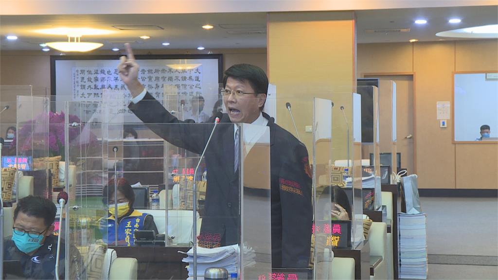 南市長戰火議事廳爆發! 謝龍介痛斥抹黑大爆粗口