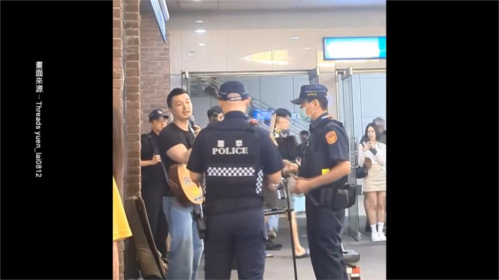 街頭藝人不滿被驅離「督麥克風」　警當場朗誦法條、民眾看傻眼