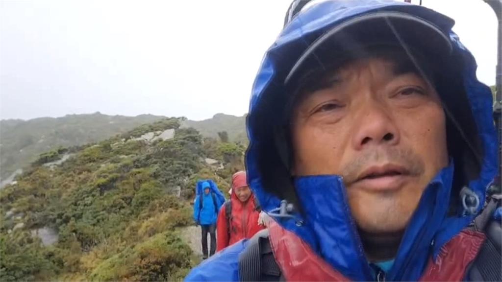 山友罹難警與民間登山　颱風天輪流揹移體下山