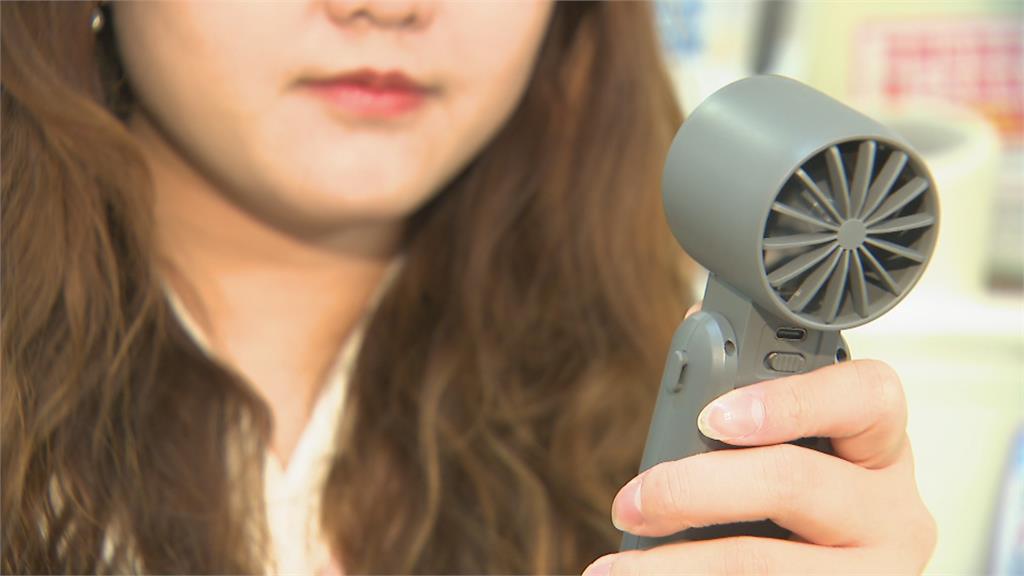 消暑注意! 日電車擁擠 手持風扇「捲髮卡死」意外頻傳