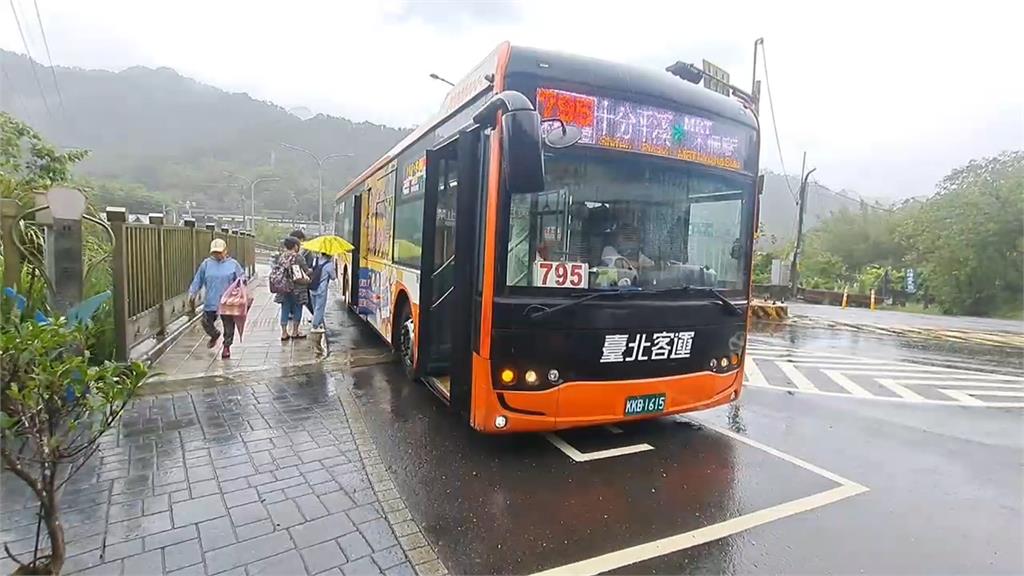 平溪線嶺腳站路基流失100公尺 平日全線停駛!台鐵因應措施曝