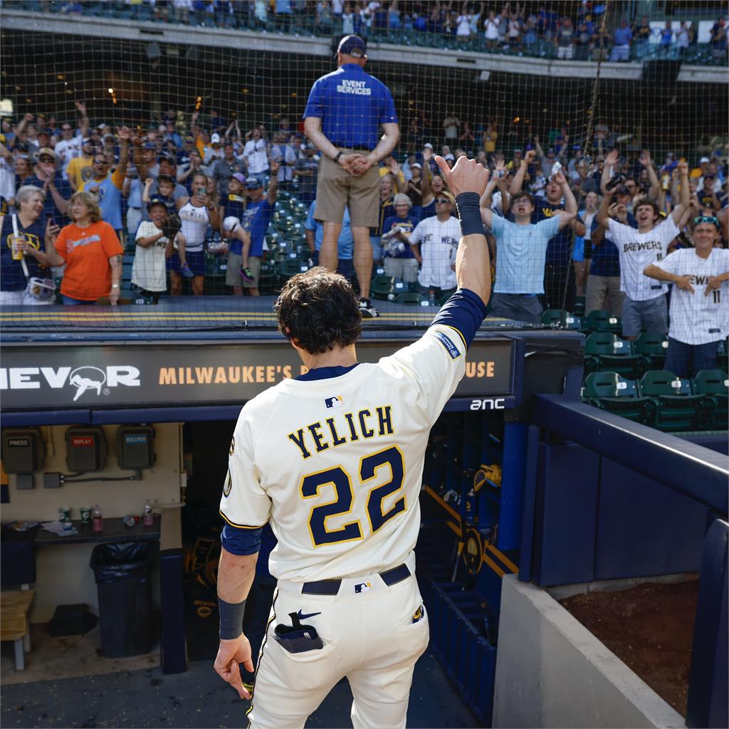 MLB／釀酒人12連勝的魔法！「他在天堂看著我們！」球迷信念化作釀酒人勝利力量