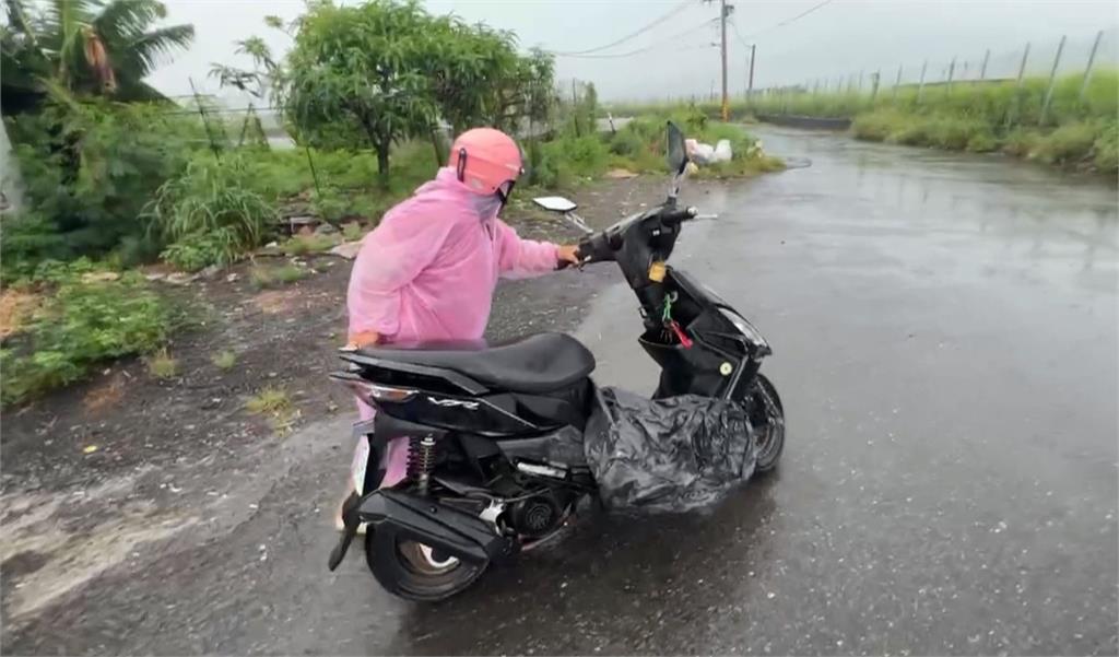 丹娜絲貼西部北上！　屏東枋寮鄉居民備戰防颱隨時撤離