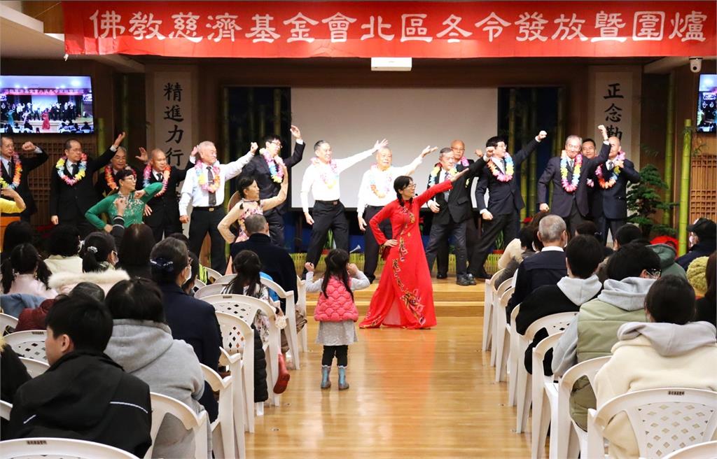 慈濟北區冬令發放圍爐活動 雙北逾3200戶家庭受惠