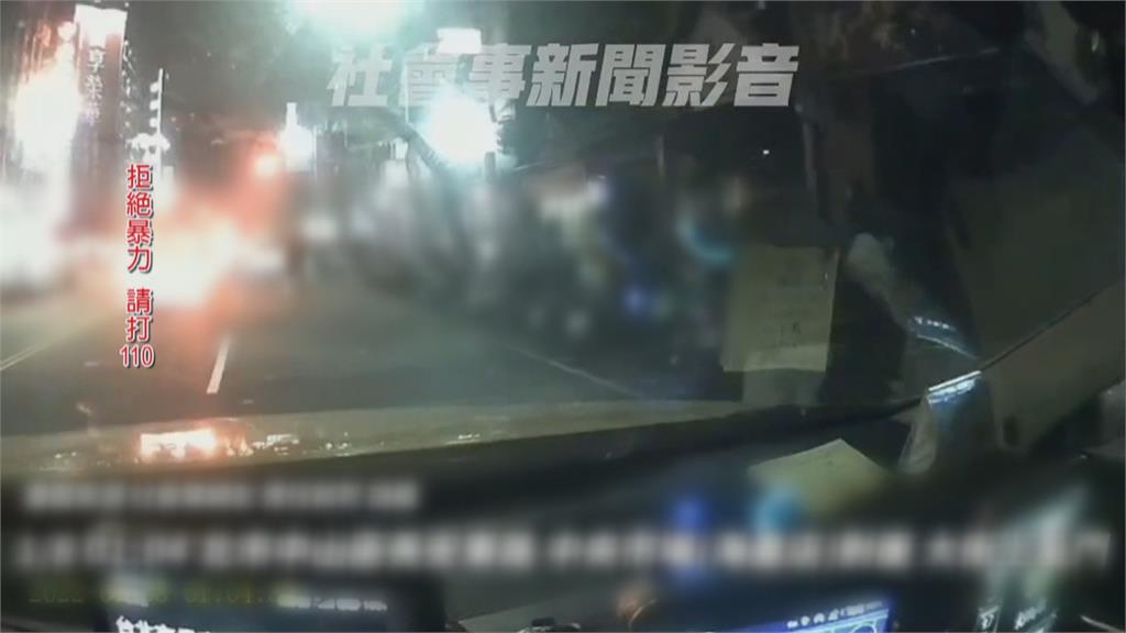 慶生打卡洩漏蹤跡!仇家持刀找上門 雙方當街上演全武行 下場曝光!